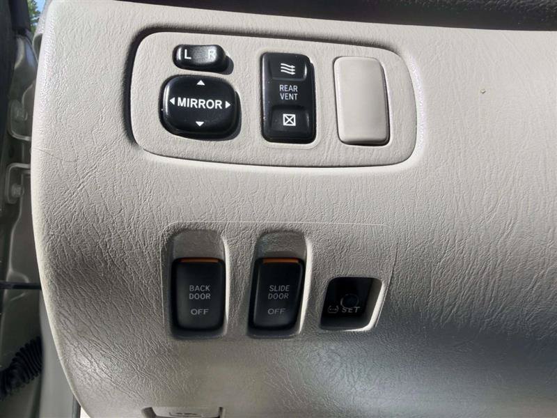 Used 2007 Toyota Sienna XLE AWD/4WD image 32