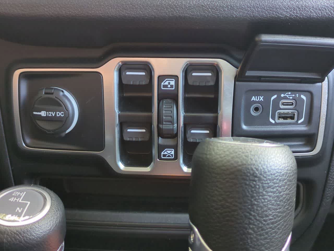 Certified 2025 Jeep Gladiator Sport AWD/4WD image 30