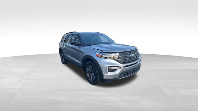 Used 2023 Ford Explorer XLT w/ Equipment Group 202A AWD/4WD image 33