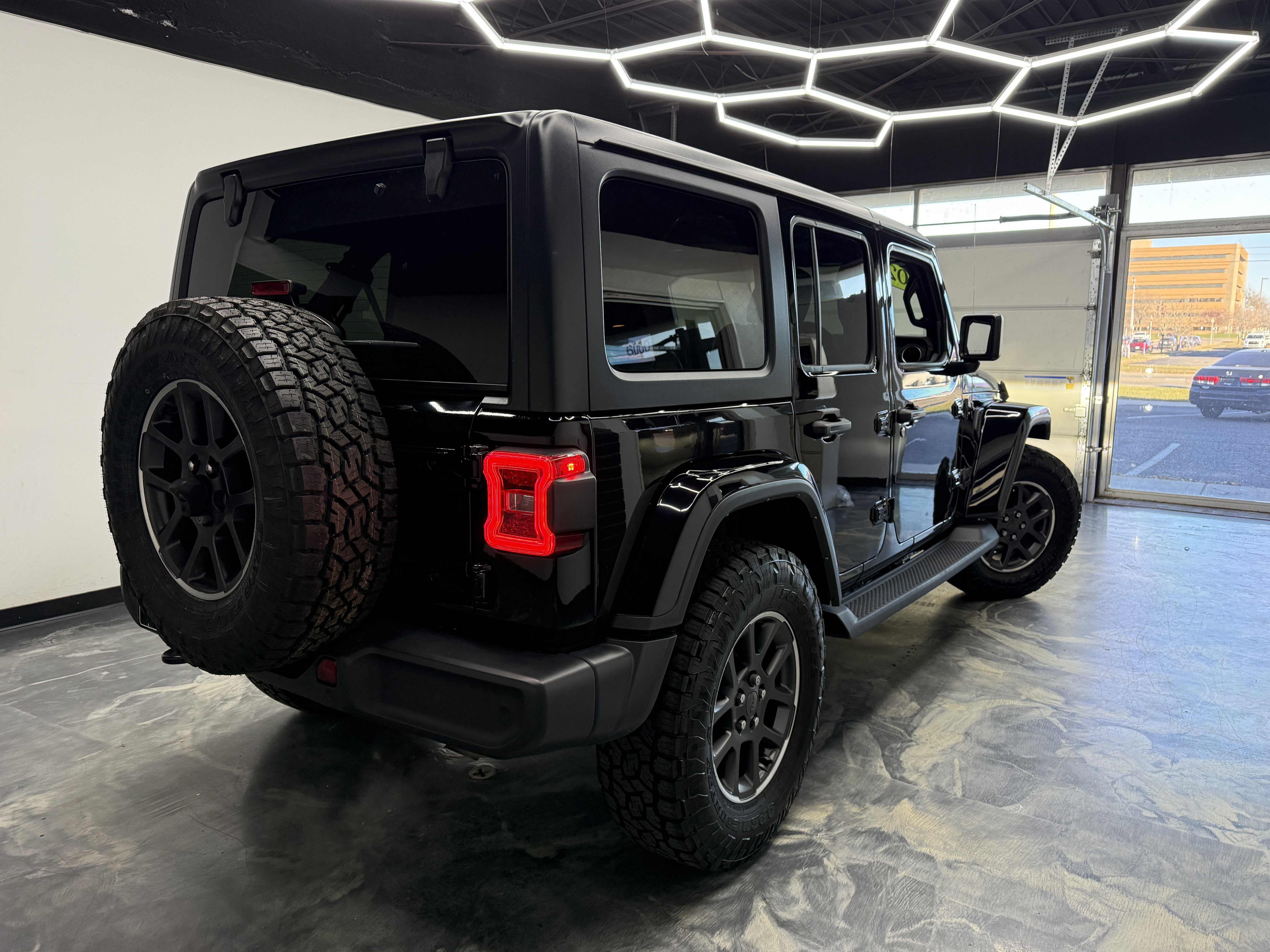 Used 2021 Jeep Wrangler Unlimited Sahara image 5