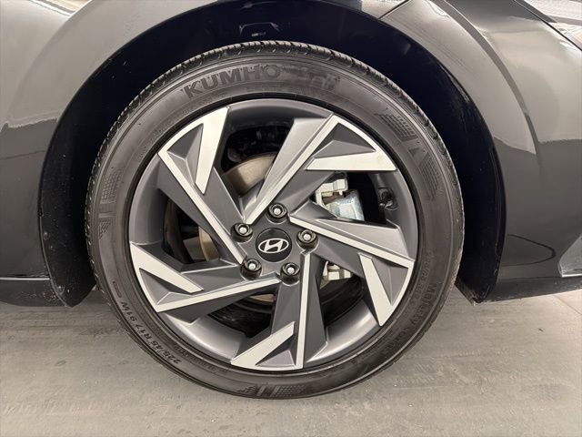 Used 2025 Hyundai Elantra Sport image 11
