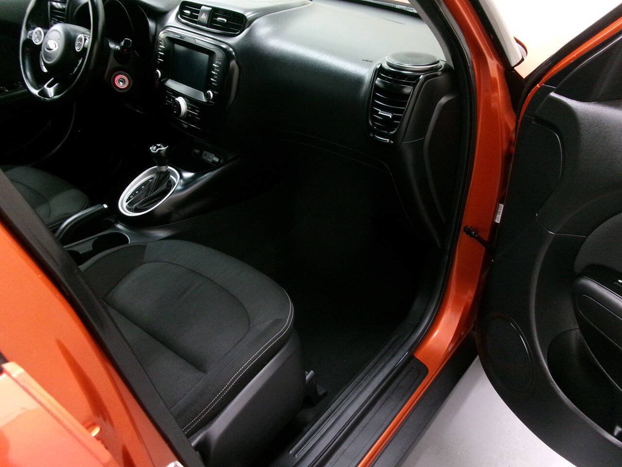 Used 2018 Kia Soul + FWD image 25