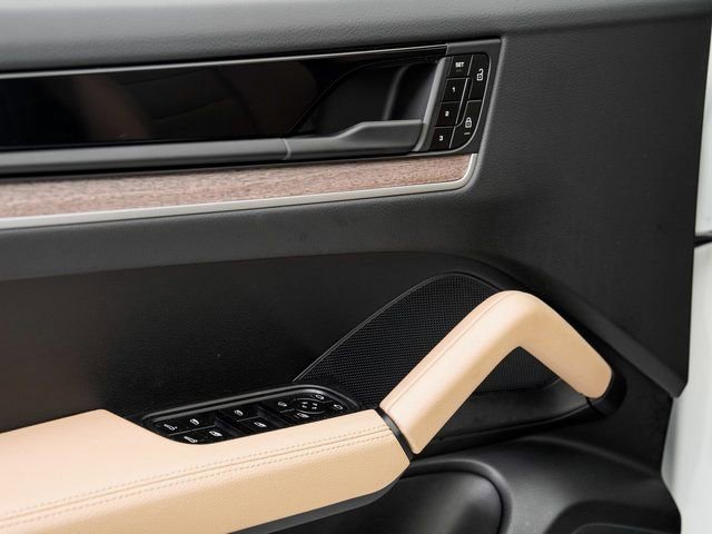 Certified 2025 Porsche Cayenne image 8