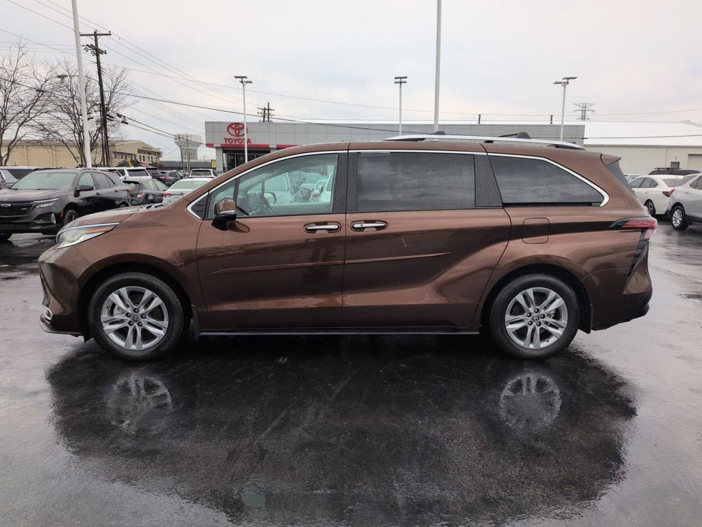 Certified 2024 Toyota Sienna Limited image 2