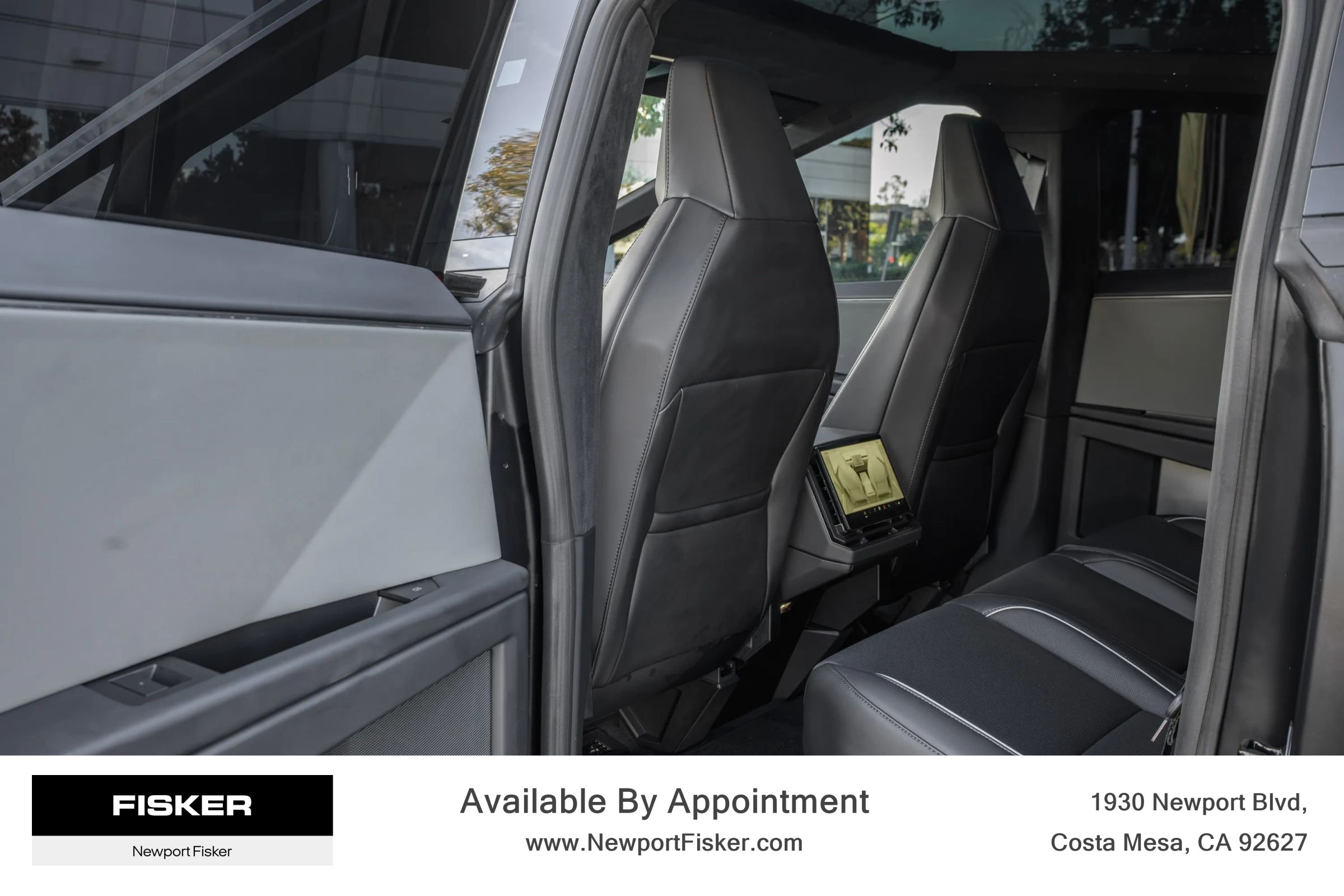 Used 2024 Tesla Cybertruck AWD Crew Cab image 18