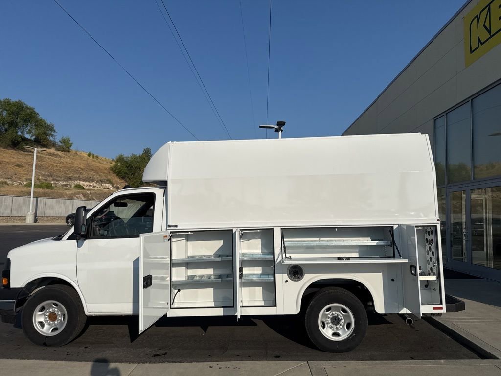 New 2024 GMC Savana 3500 w/ Power Convenience Package RWD image 4