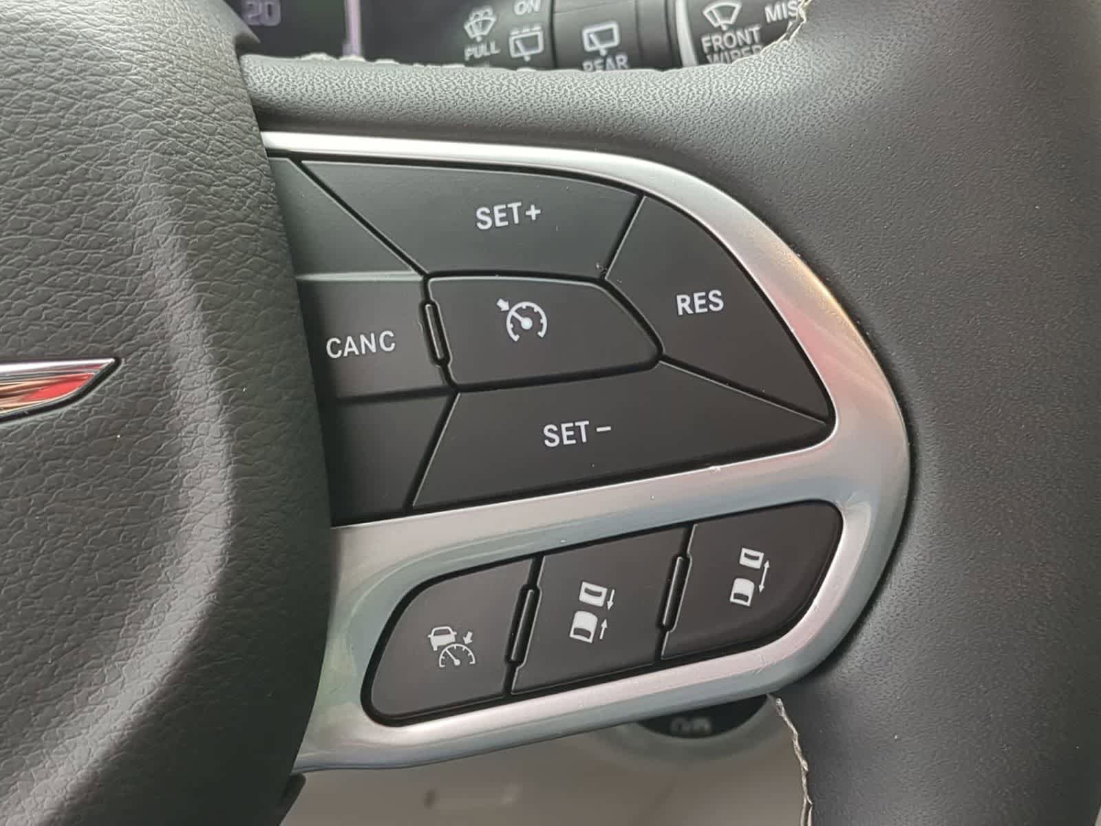 Used 2023 Chrysler Pacifica Touring-L AWD/4WD image 24
