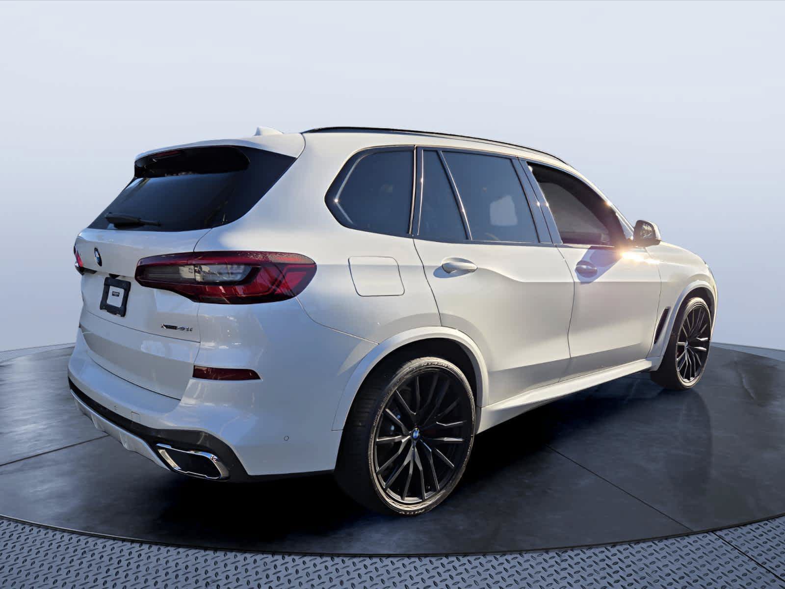 Used 2019 BMW X5 xDrive40i w/ M Sport Package AWD/4WD image 3