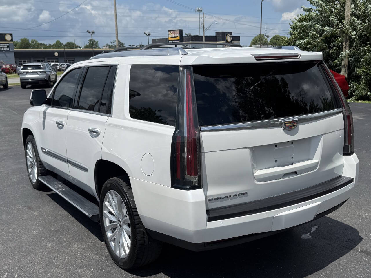 Used 2016 Cadillac Escalade Premium AWD/4WD image 3
