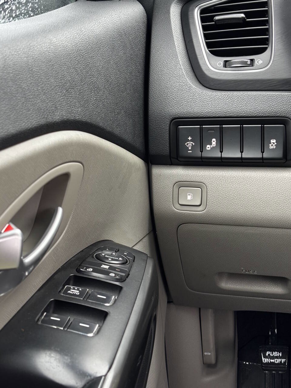 Used 2020 Kia Sedona EX image 22