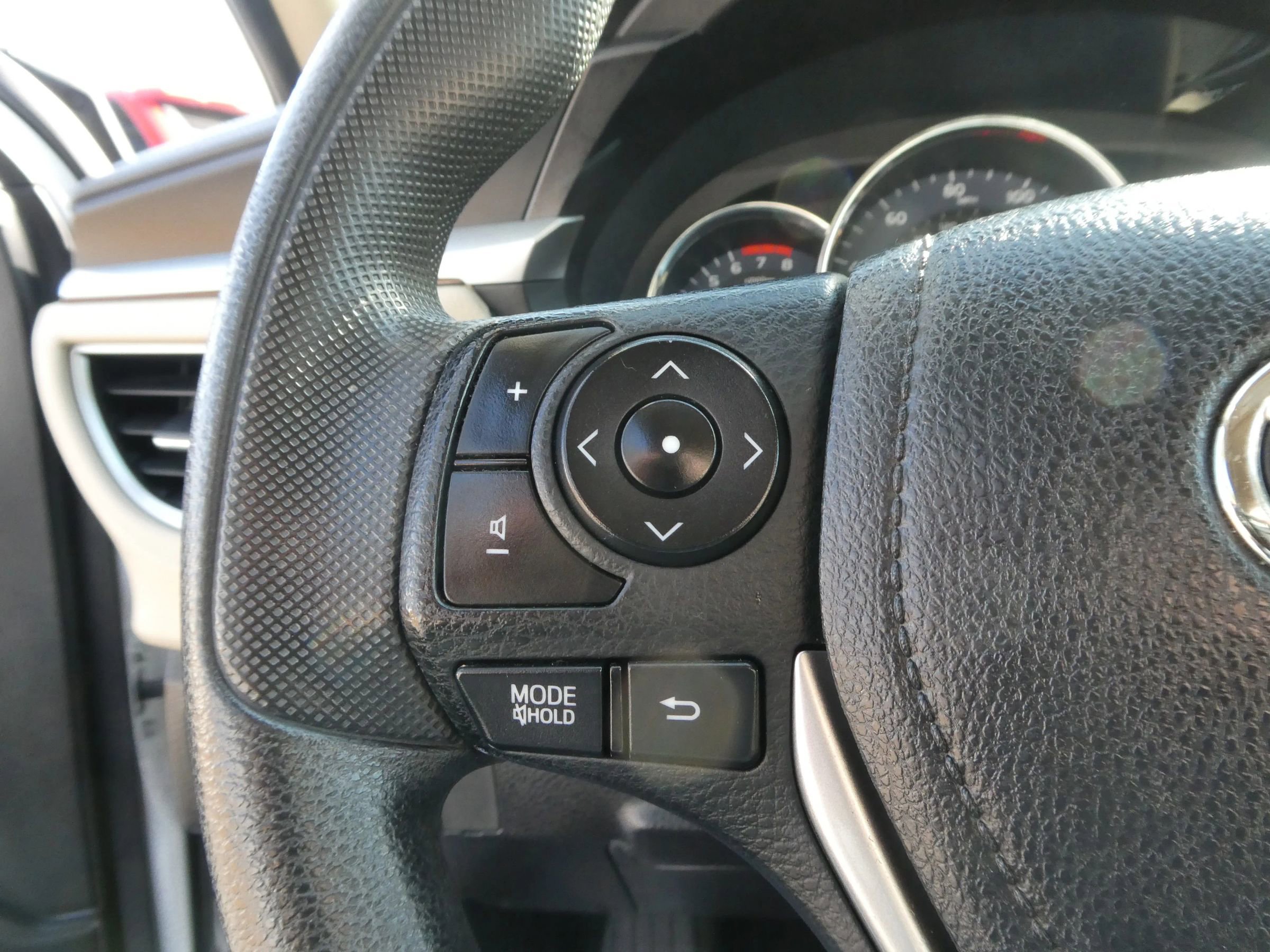 Used 2014 Toyota Corolla LE FWD image 16