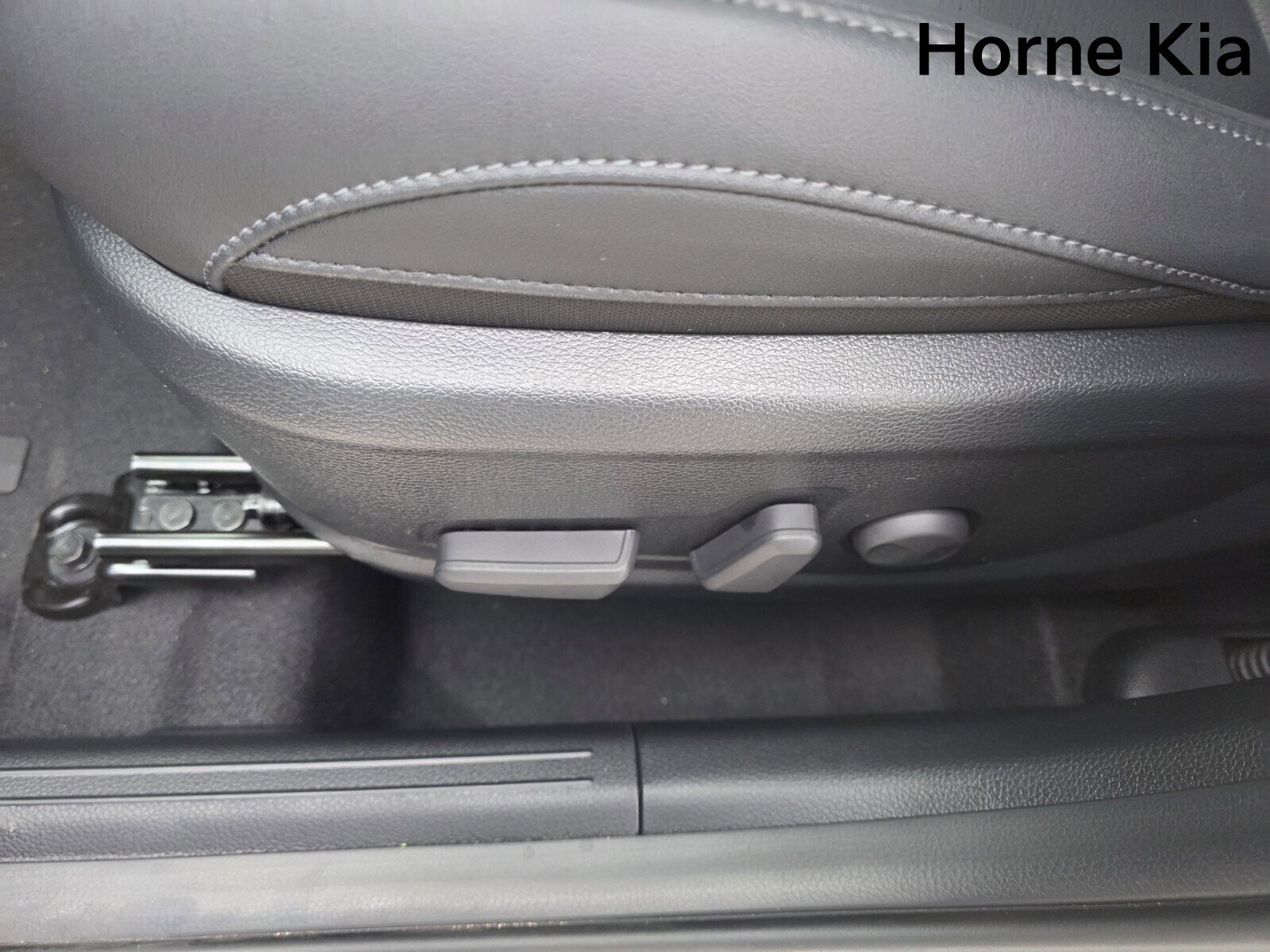 New 2026 Kia Seltos SX image 13