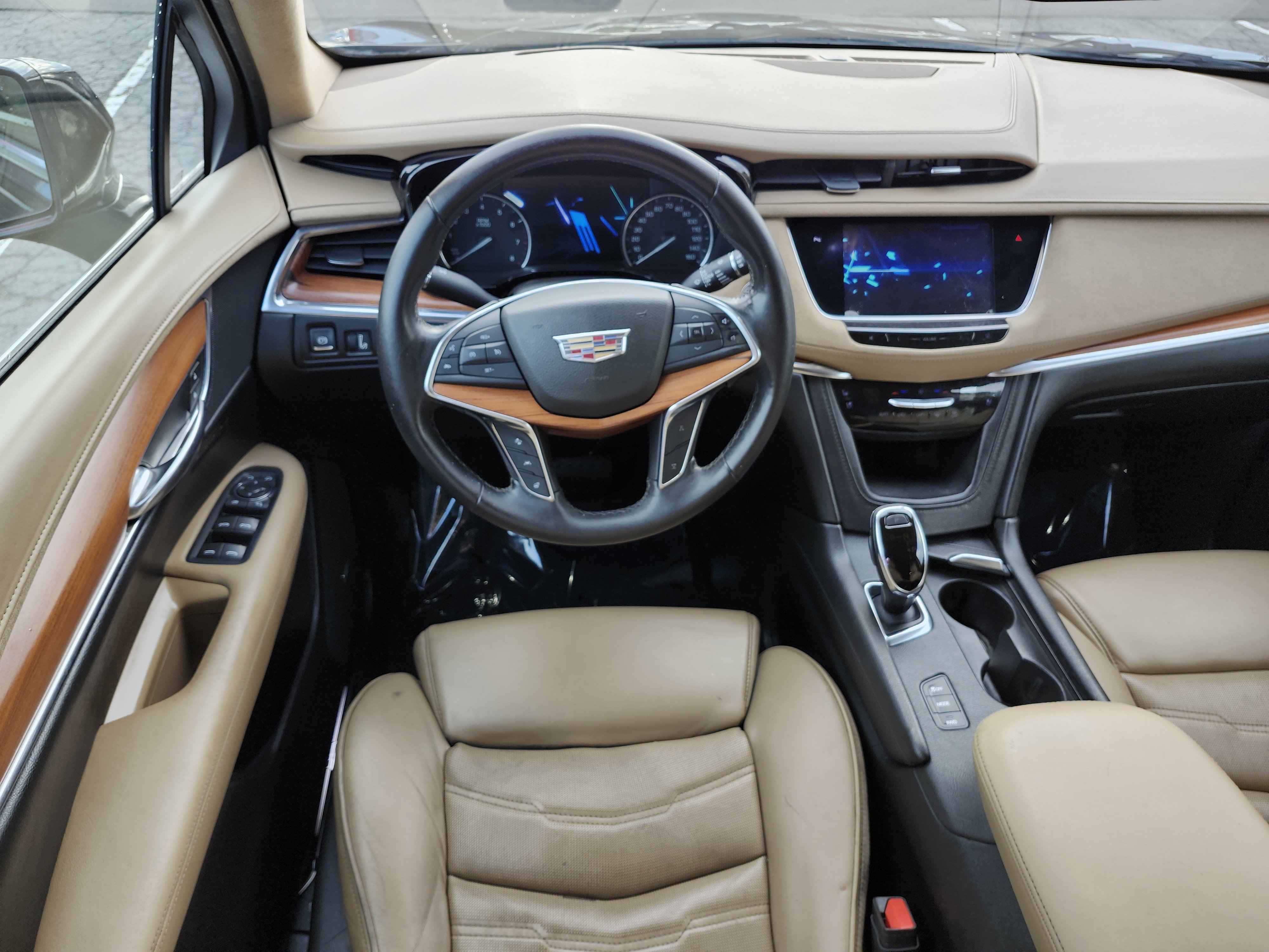Used 2017 Cadillac XT5 Platinum AWD/4WD image 32