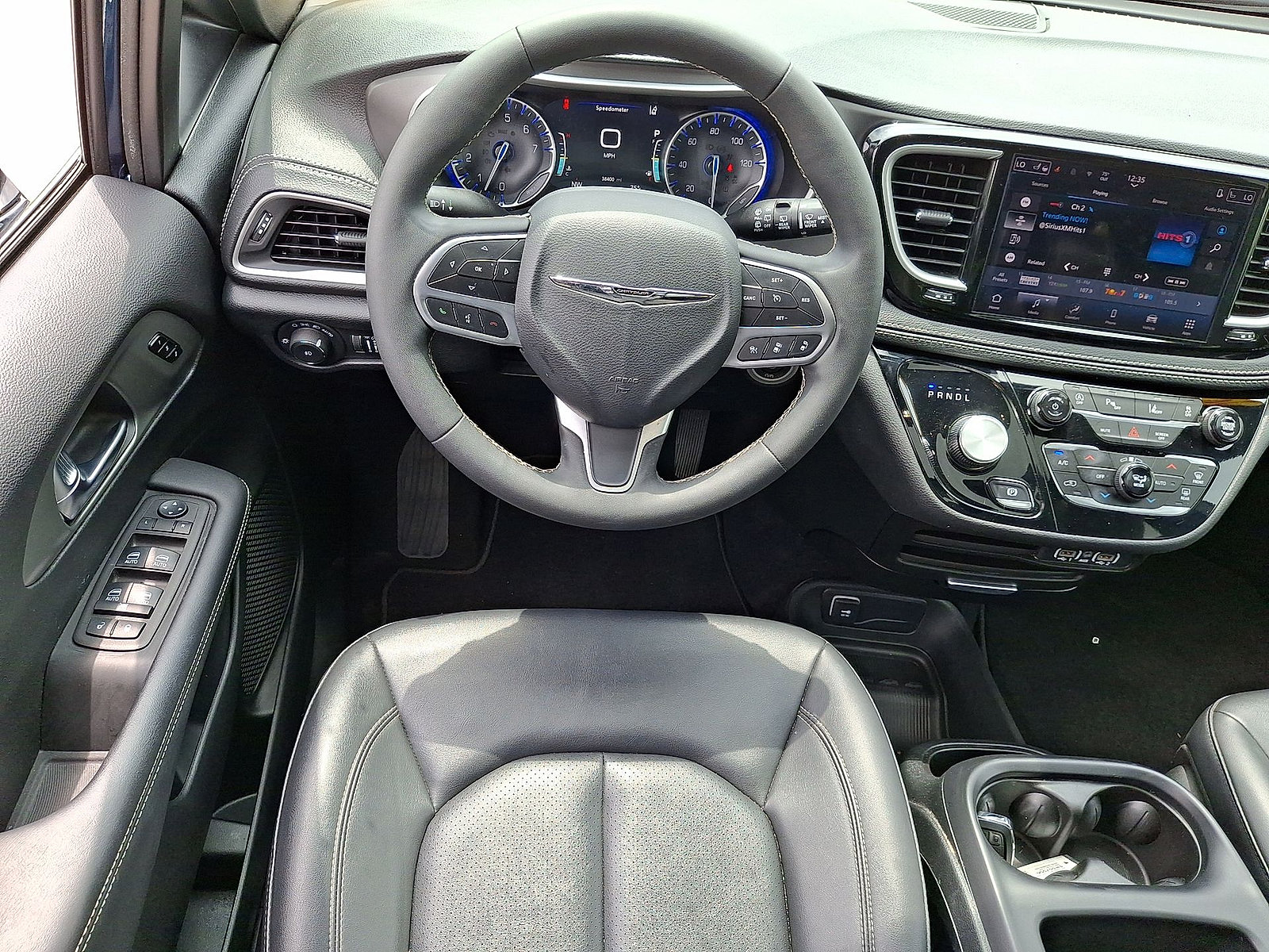 Used 2025 Chrysler Pacifica Select FWD image 21