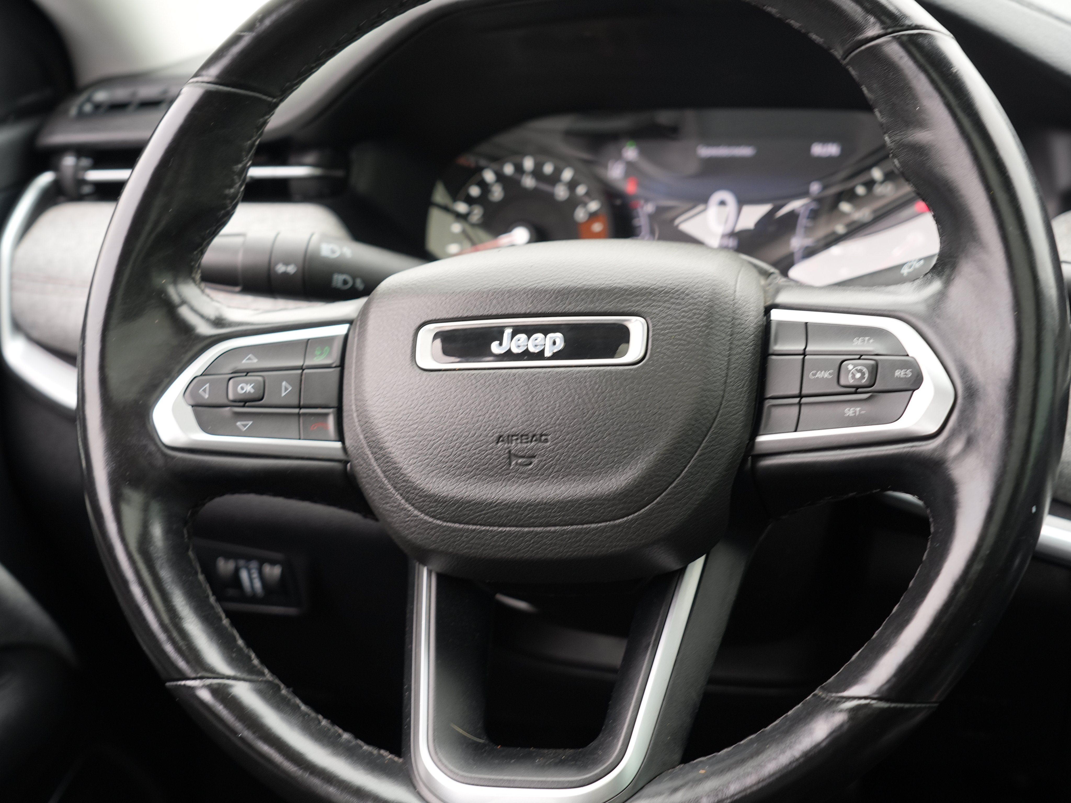 Used 2022 Jeep Compass Latitude w/ Sun and Sound Group AWD/4WD image 26
