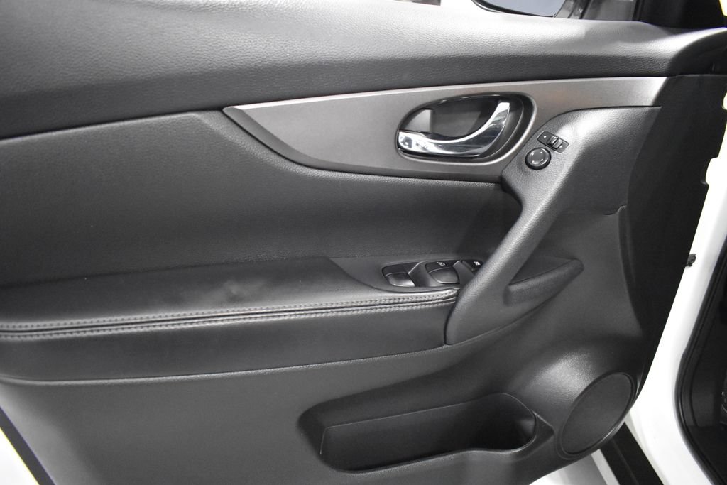 Used 2014 Nissan Rogue SV w/ SV Premium Package FWD image 15