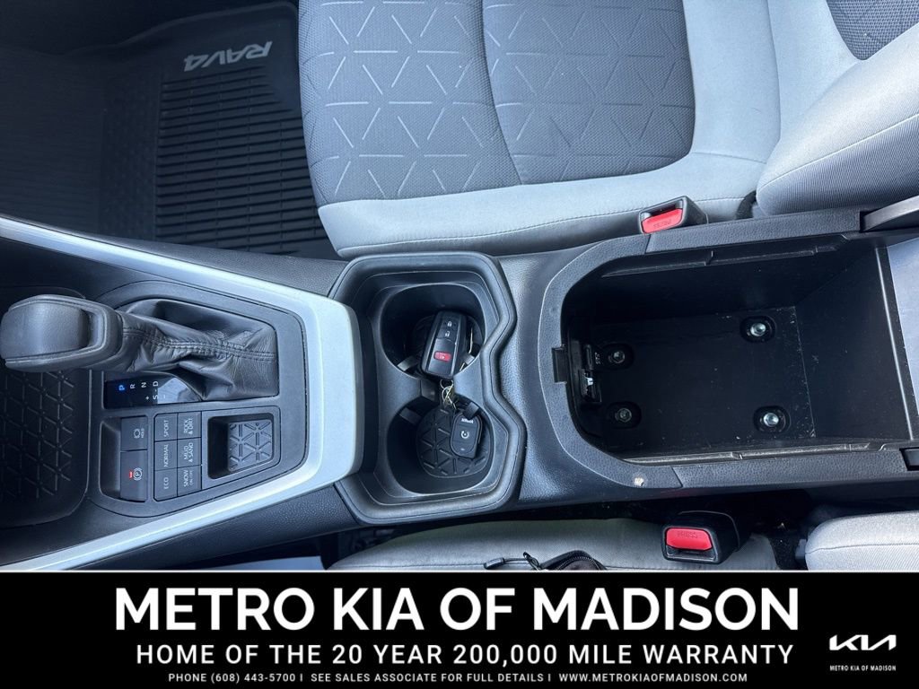 Used 2020 Toyota RAV4 XLE image 21