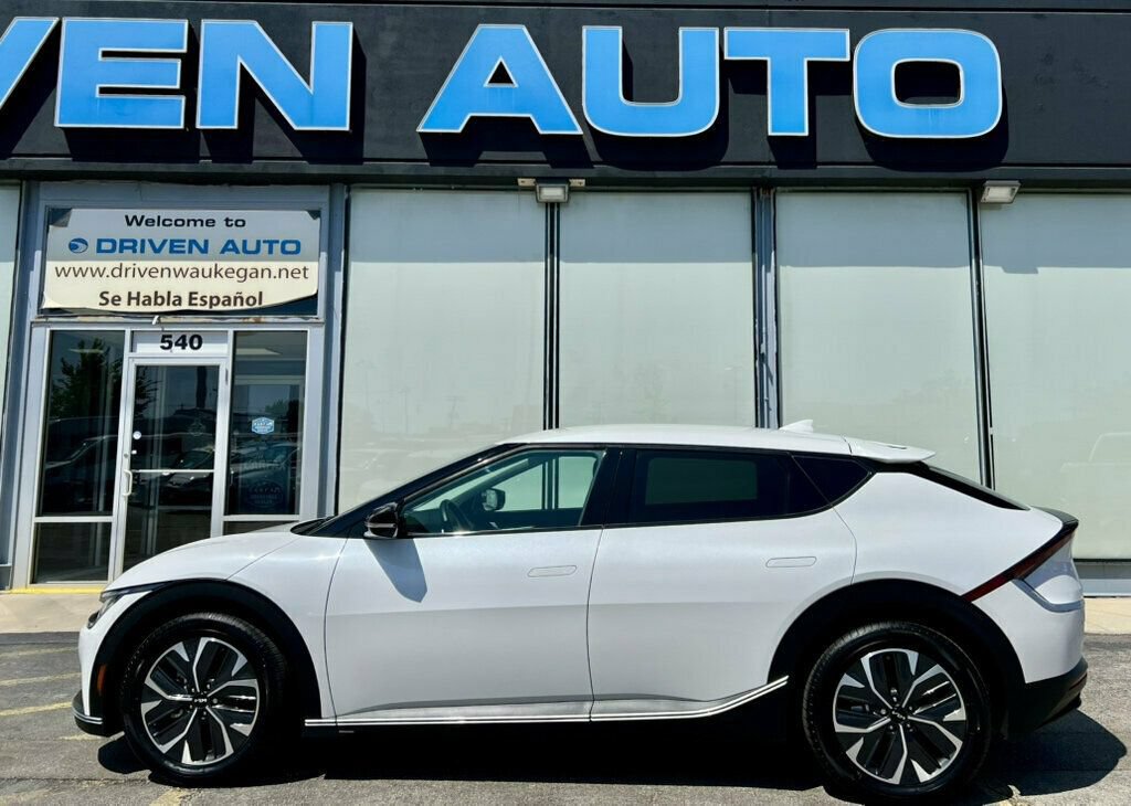 Used 2024 Kia EV6 Light RWD image 2