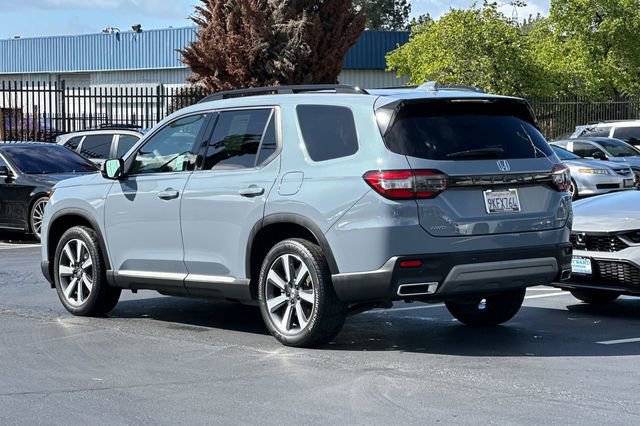 Certified 2024 Honda Pilot Touring image 5