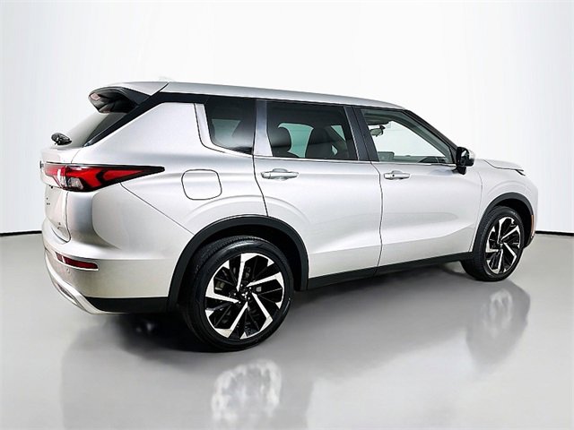 Used 2023 Mitsubishi Outlander SE image 7