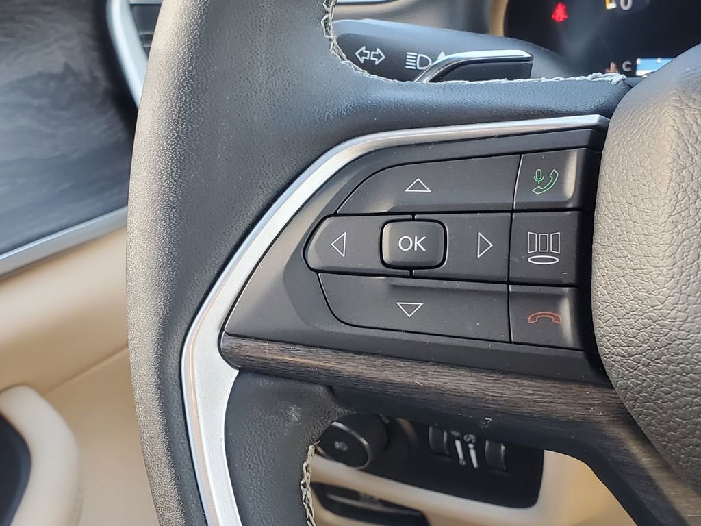 Used 2024 Jeep Grand Cherokee Limited AWD/4WD image 19