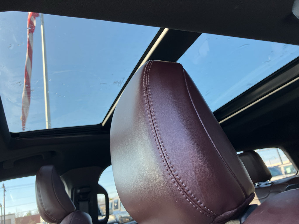 Used 2020 Ford Explorer Platinum w/ Premium Technology Package image 22