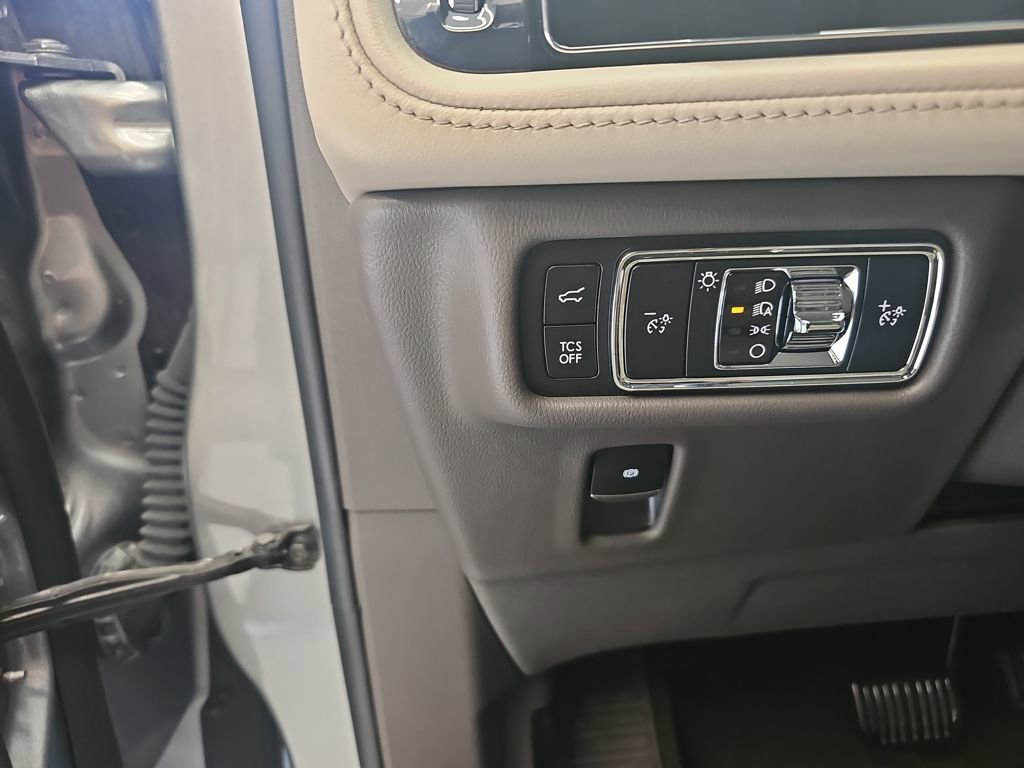 Used 2023 Lincoln Nautilus AWD image 38