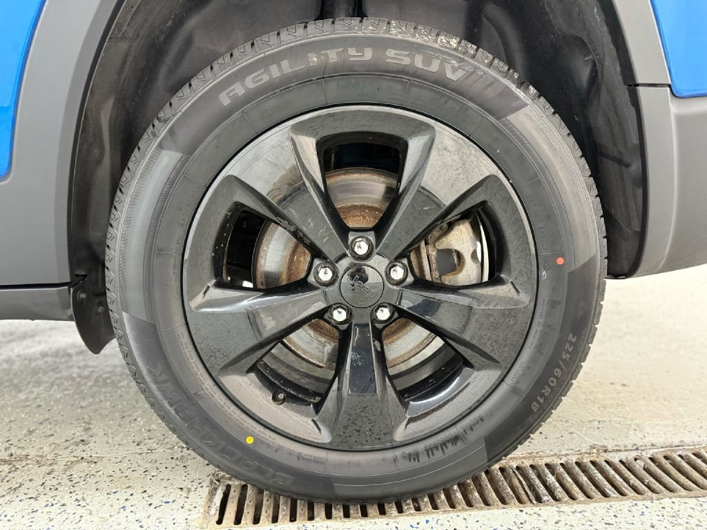 Used 2020 Jeep Cherokee Latitude Plus image 30