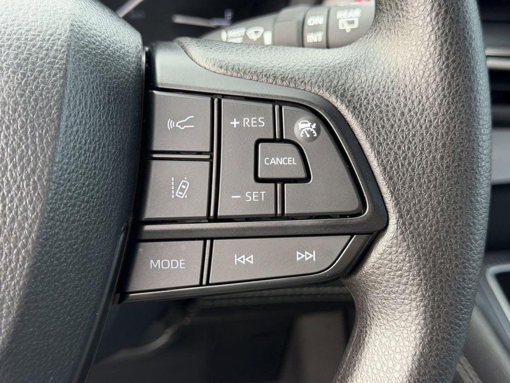 Used 2026 Toyota Sienna LE FWD image 23