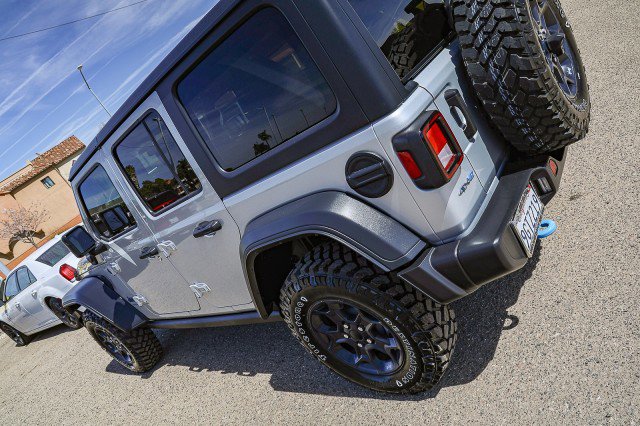 Used 2023 Jeep Wrangler Unlimited w/ Cold Weather Group AWD/4WD image 8