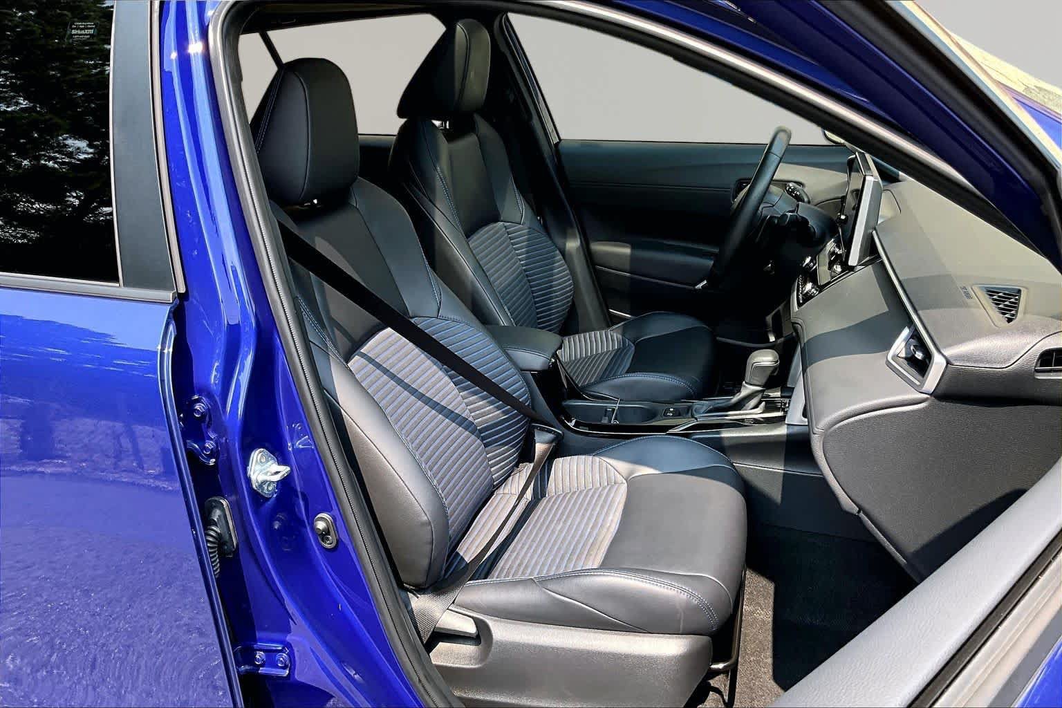 Used 2024 Toyota Corolla Cross AWD Hybrid w/ Convenience Package image 9