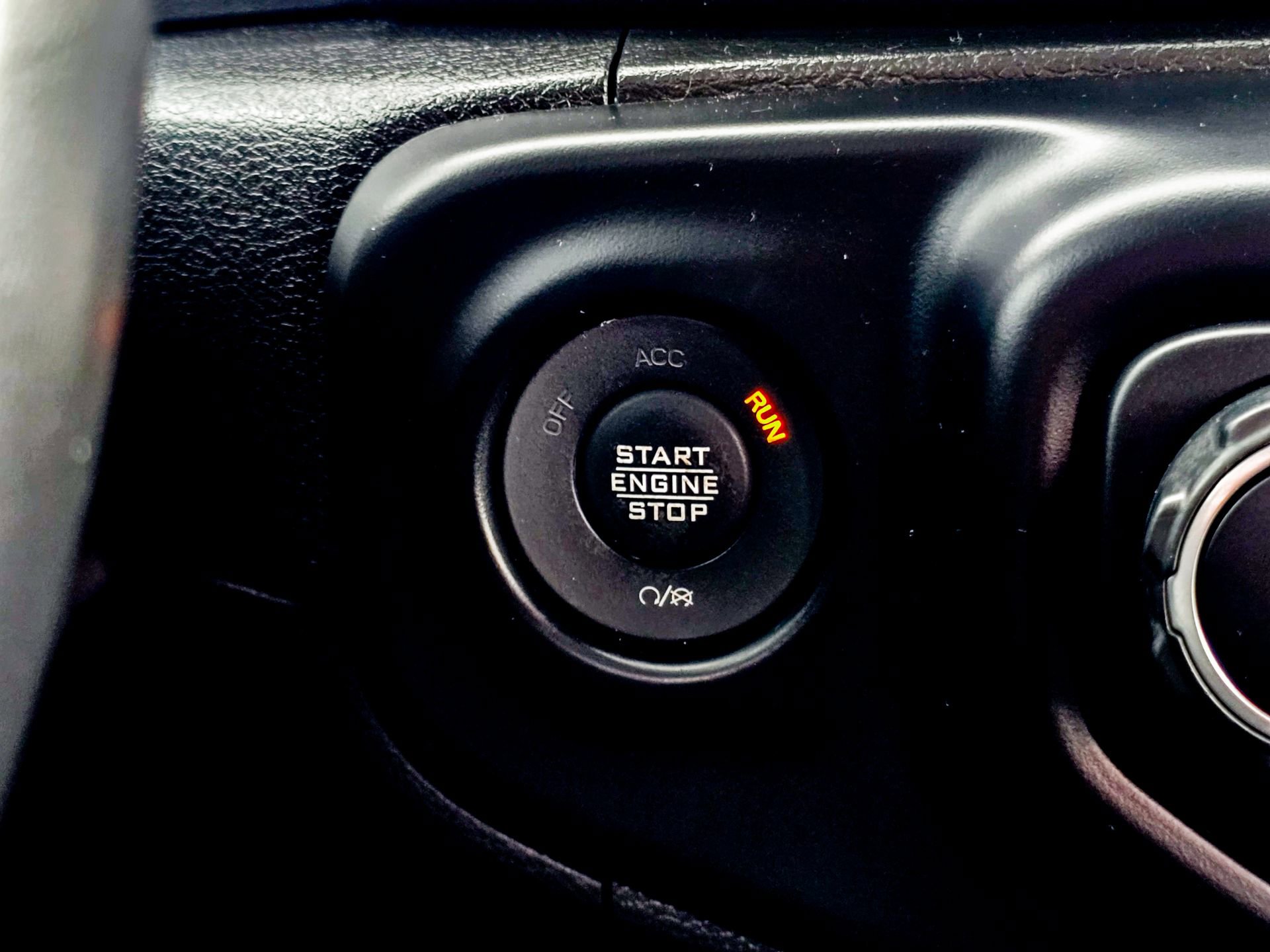 Used 2022 Jeep Wrangler Unlimited Sahara image 40