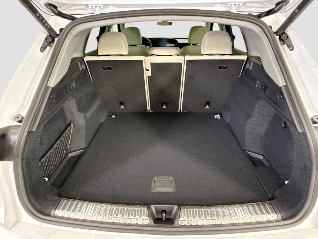 Used 2025 Audi Q5 Premium w/ Convenience Package image 28