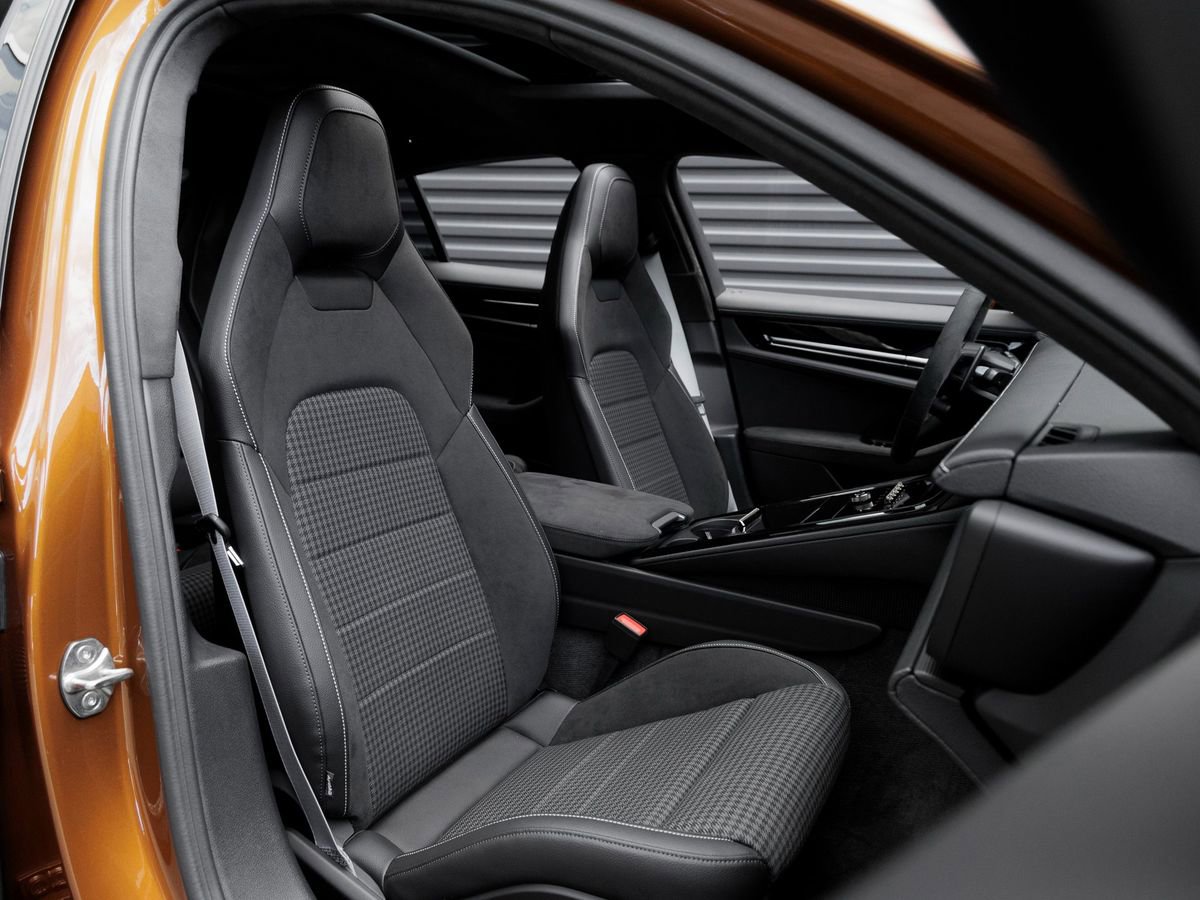 Certified 2025 Porsche Panamera Turbo S AWD/4WD image 31