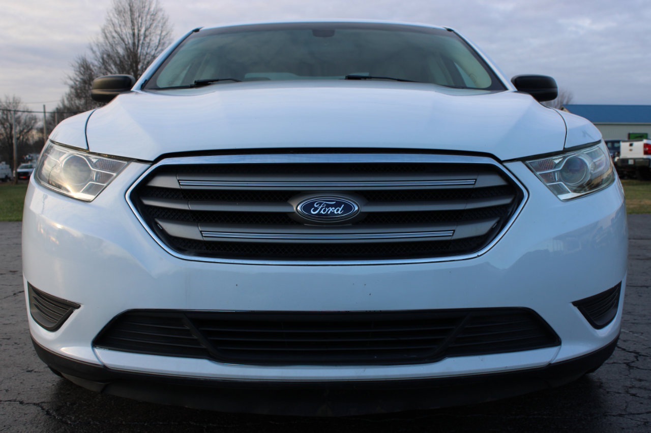 Used 2017 Ford Taurus SE image 2