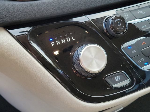 Used 2023 Chrysler Pacifica Touring-L FWD image 18