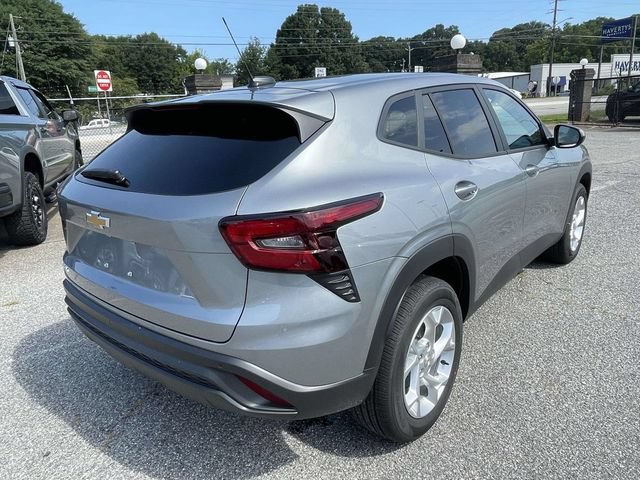 New 2026 Chevrolet Trax LS w/ LS Convenience Package FWD video 3