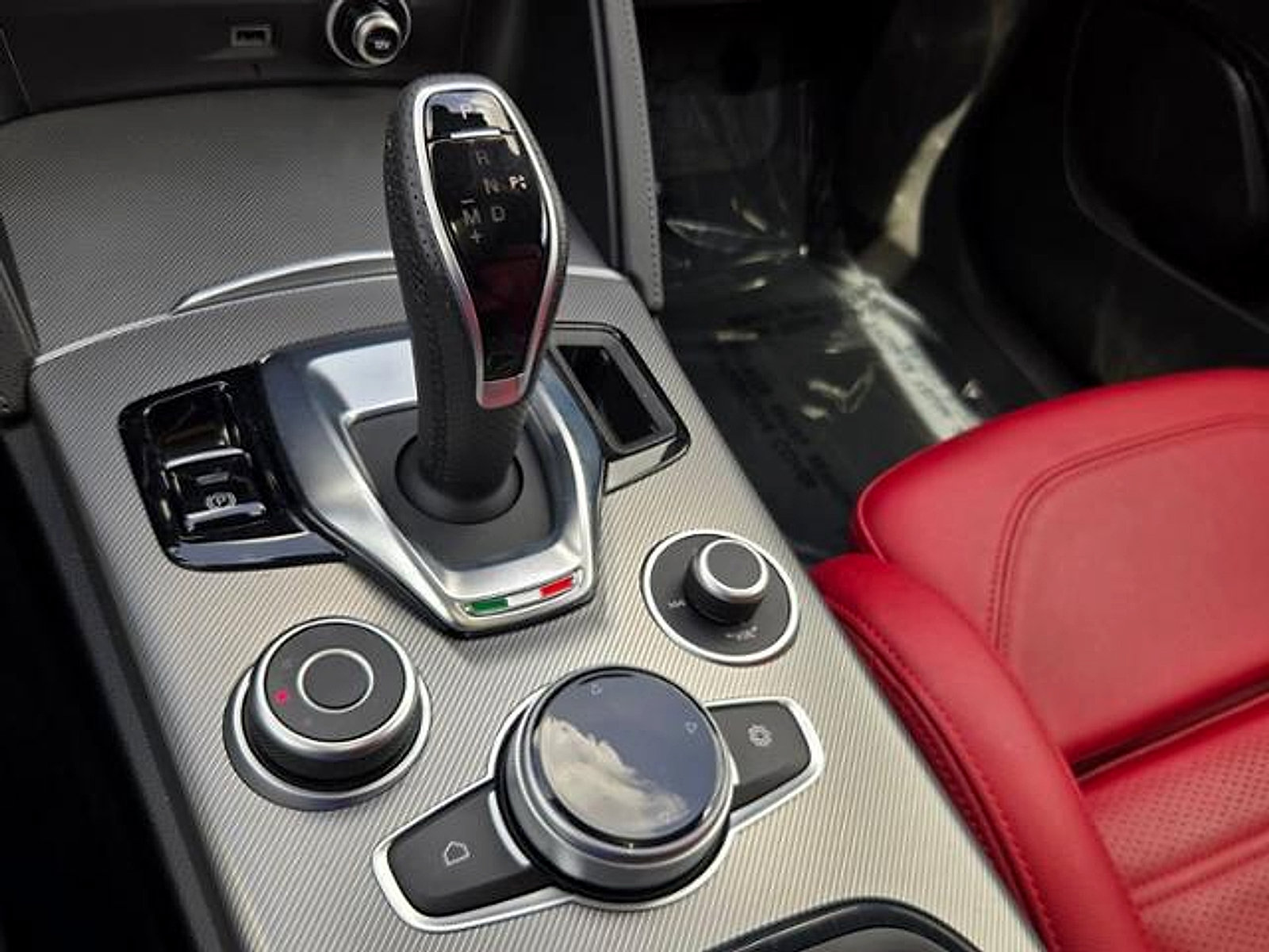 Used 2024 Alfa Romeo Stelvio Veloce AWD/4WD image 21