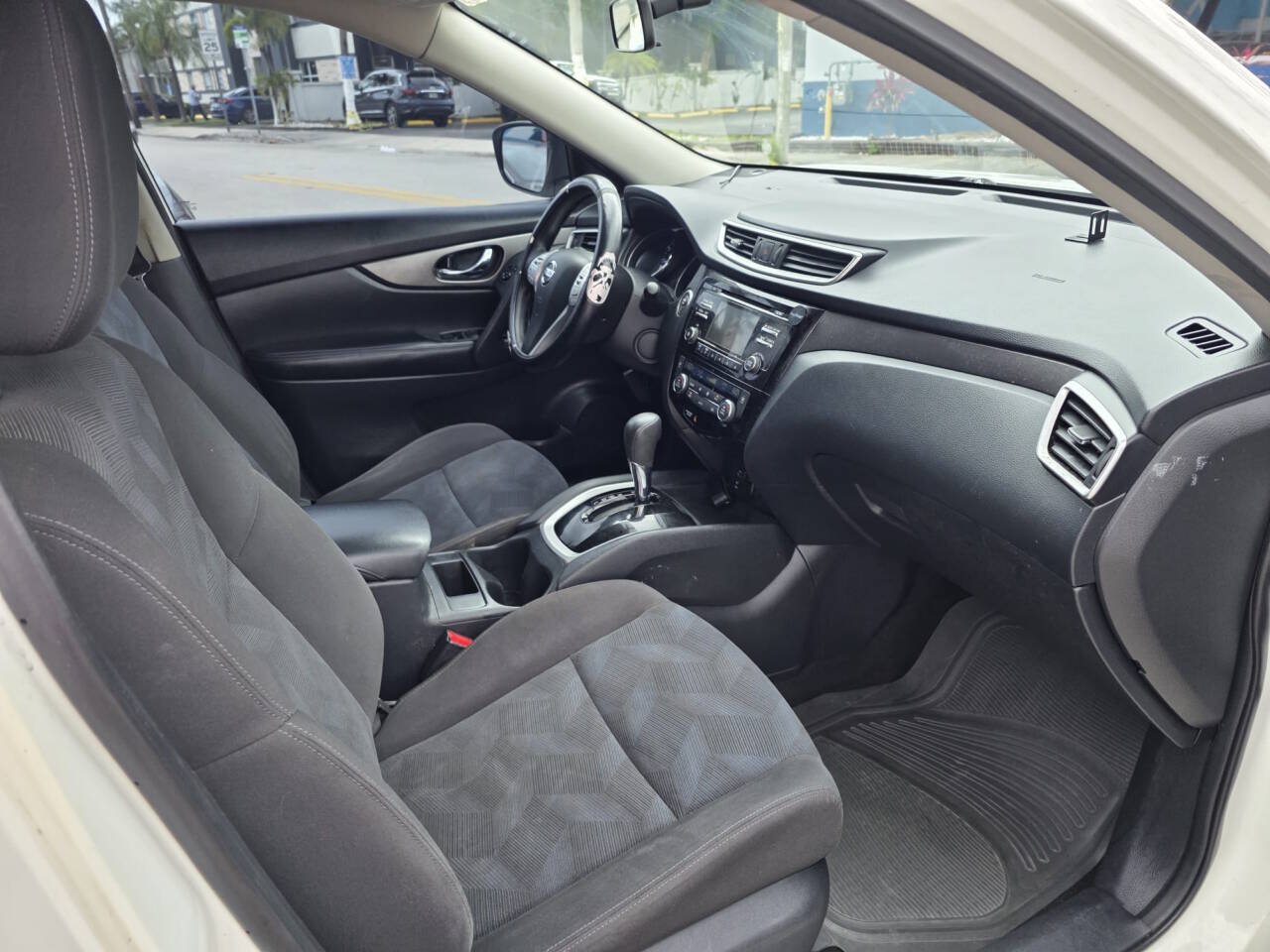 Used 2016 Nissan Rogue SV AWD/4WD image 21
