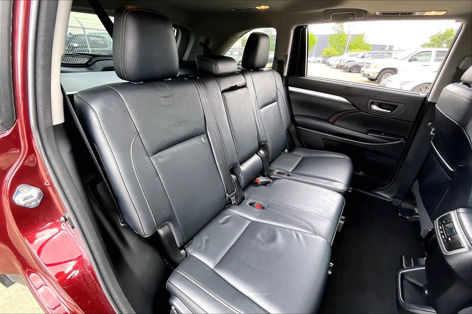Used 2017 Toyota Highlander XLE image 17