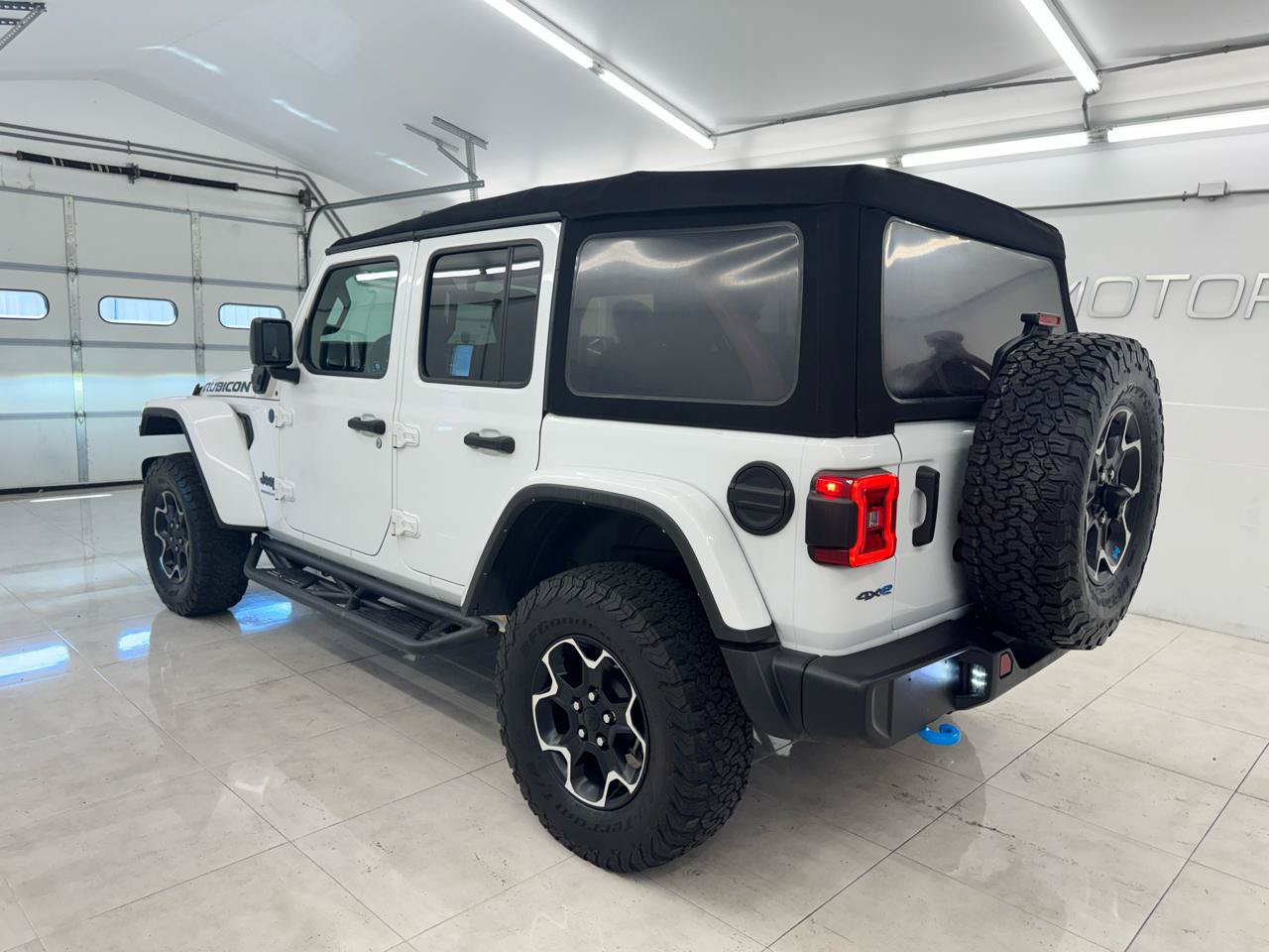 Used 2023 Jeep Wrangler Unlimited Rubicon 4xe w/ Cold Weather Group AWD/4WD image 8