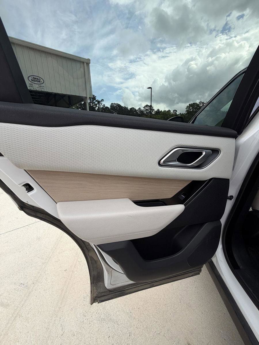 Used 2018 Land Rover Range Rover Velar S image 13