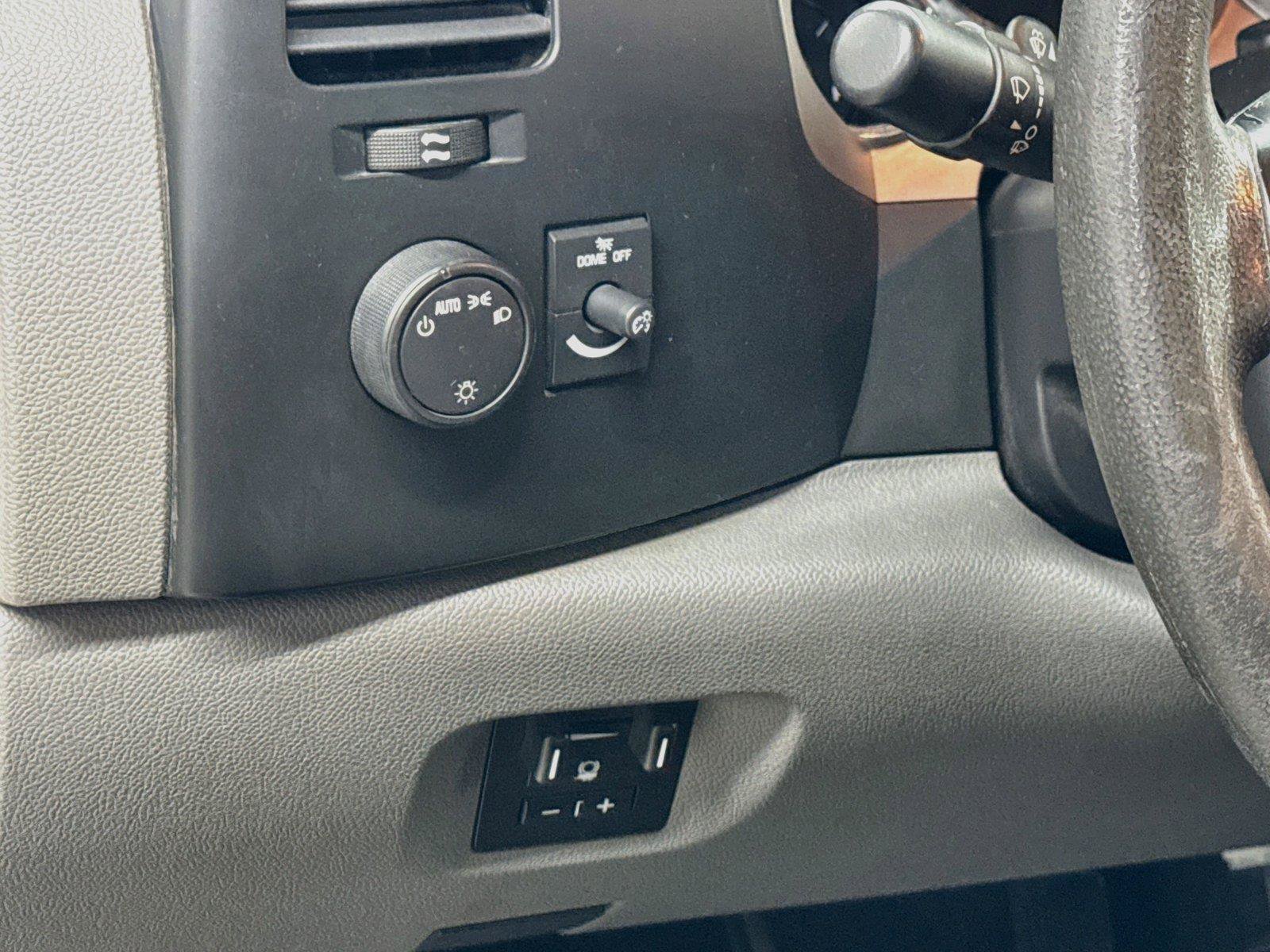 Used 2009 Chevrolet Silverado 2500 W/T AWD/4WD image 4
