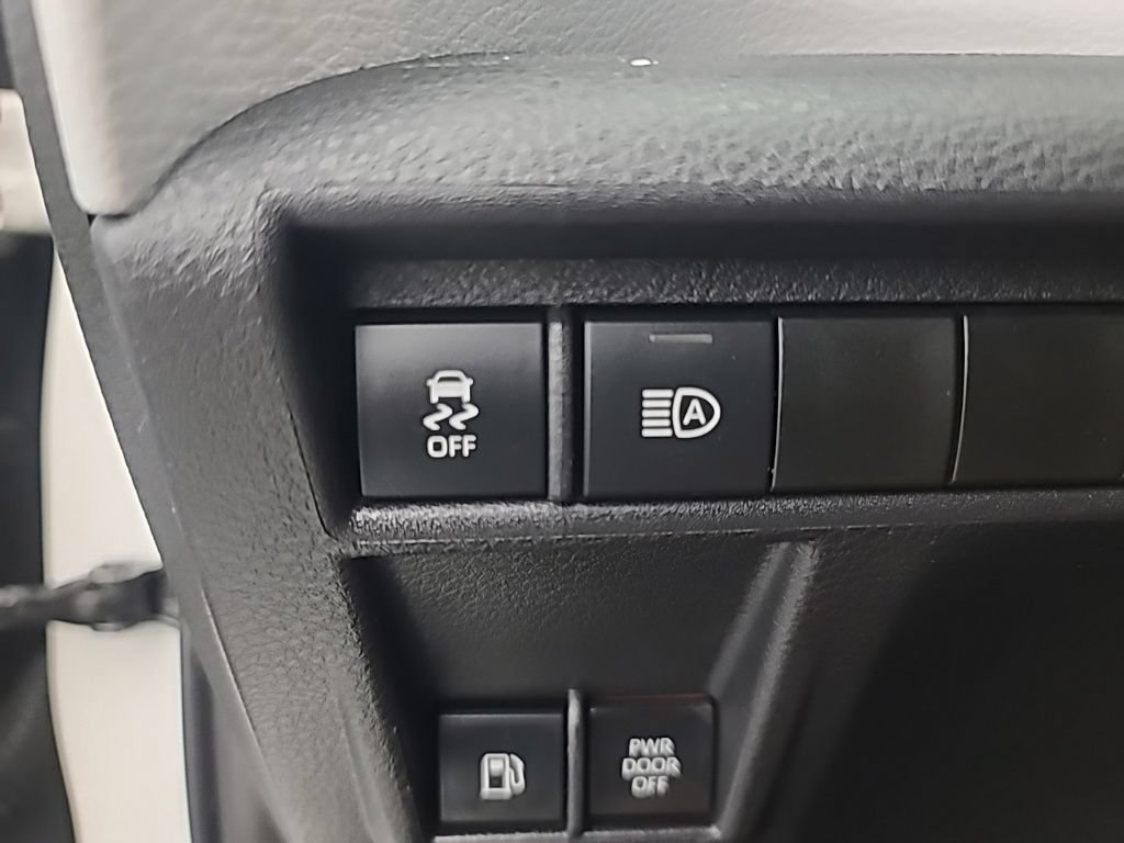 Used 2026 Toyota Sienna LE FWD image 31
