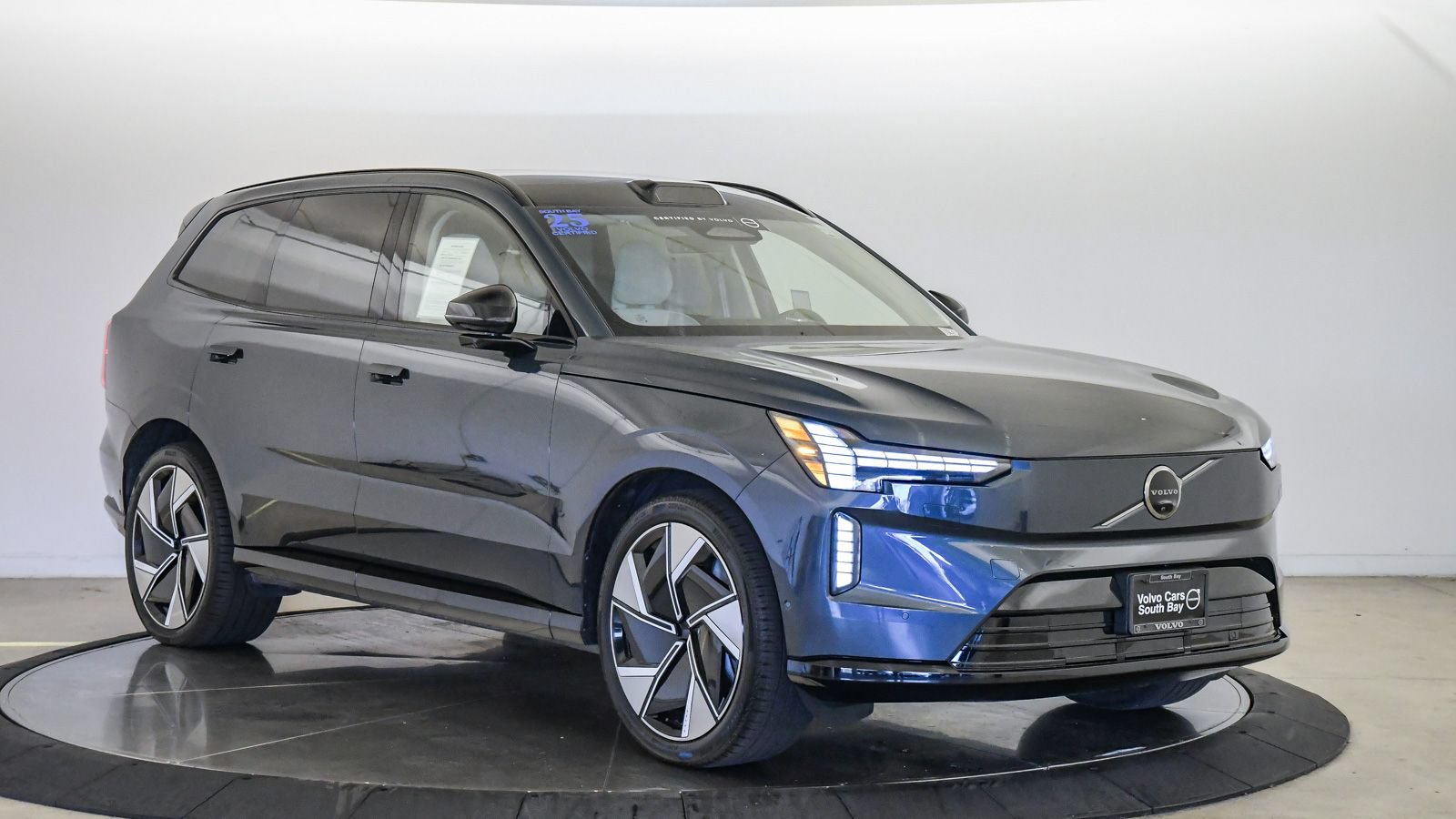 Certified 2025 Volvo EX90 Ultra AWD/4WD image 5