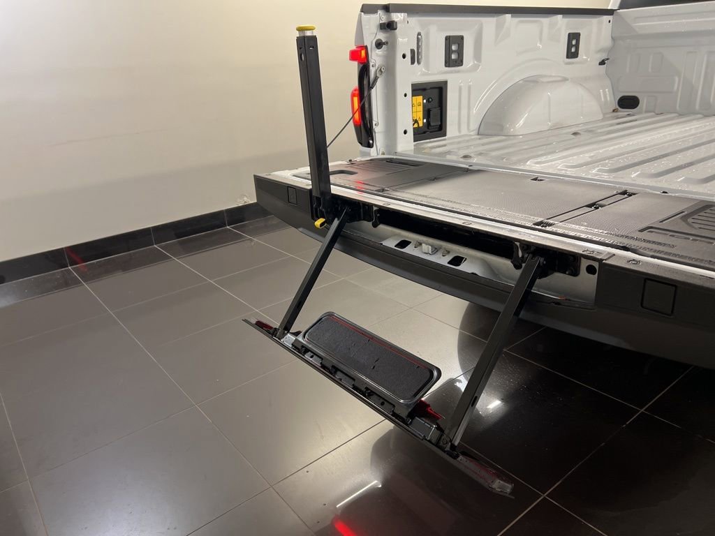 New 2025 Ford F150 Lightning Lariat image 38