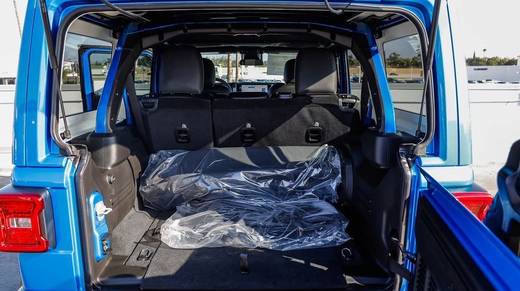 New 2025 Jeep Wrangler Sport S image 27