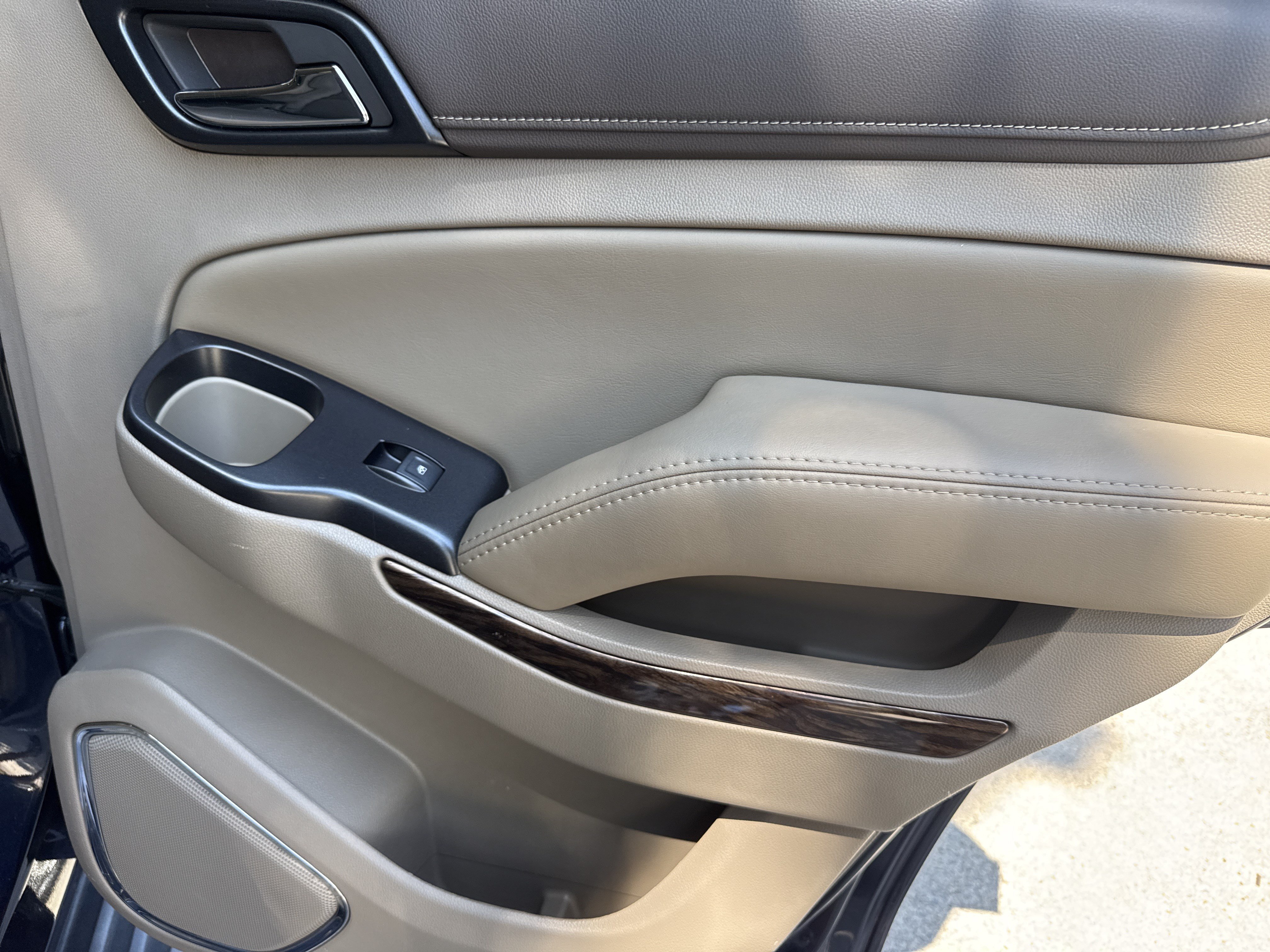 Used 2018 GMC Yukon SLT w/ Premium Edition RWD image 16