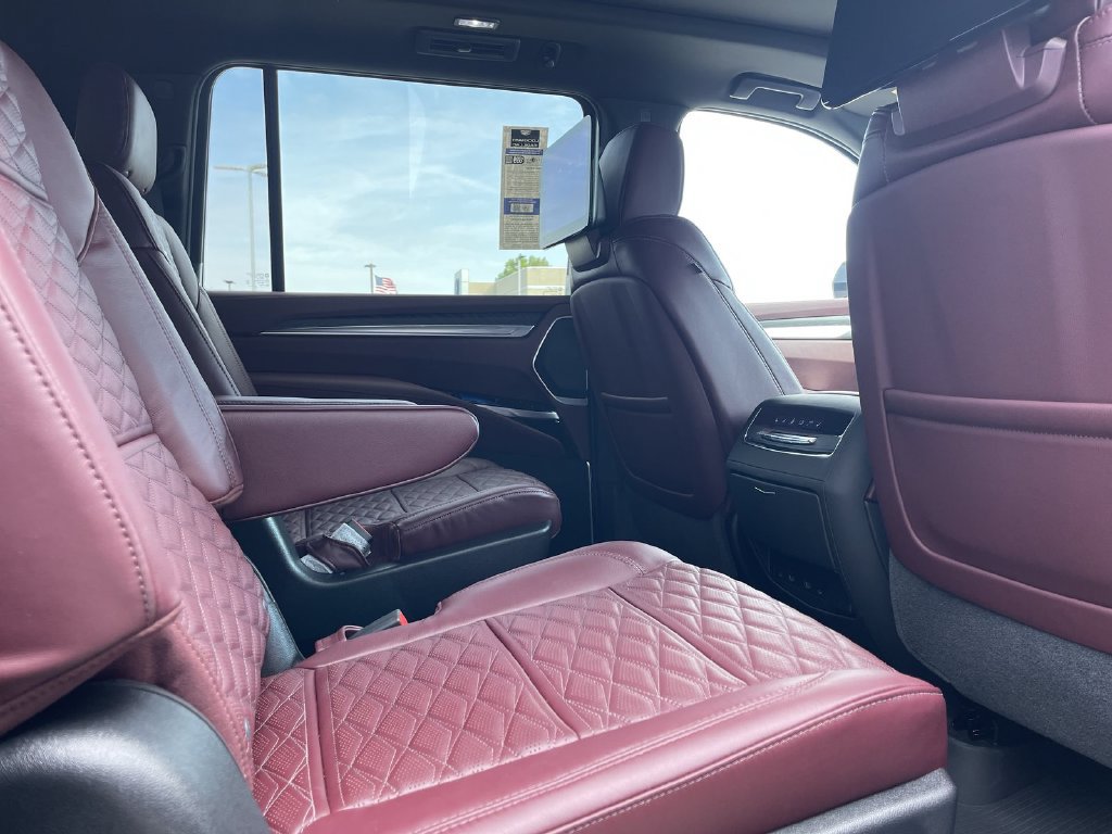 New 2026 Cadillac Escalade ESV Sport w/ Touring Package AWD/4WD image 40