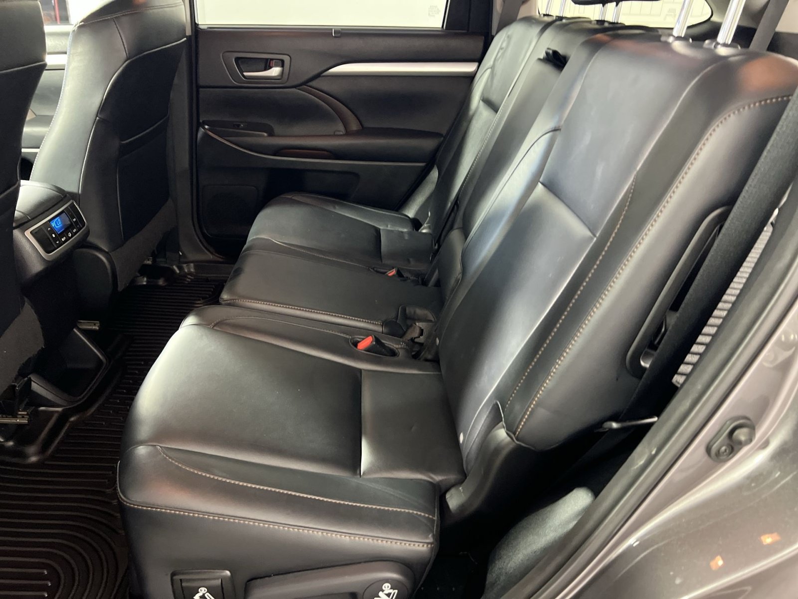 Used 2015 Toyota Highlander XLE AWD/4WD image 25